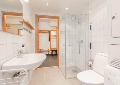 Badrum med bastu, Åreparken 18, central etagelägenhet nära Åre torg i Åre Sweden